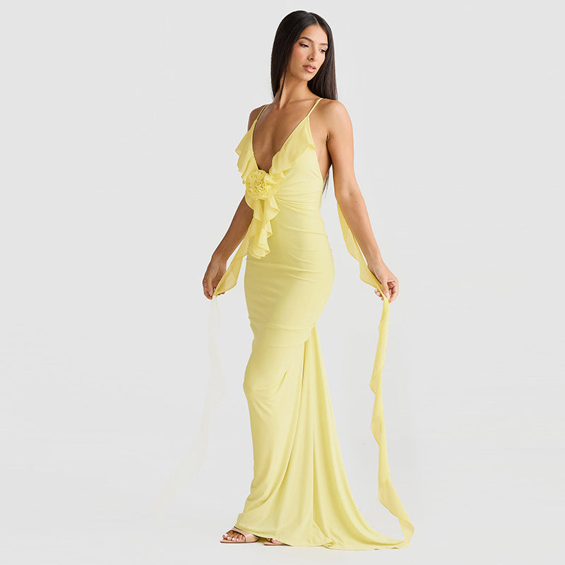 Women's solid-colour suspender dress styled for summer, full-length view