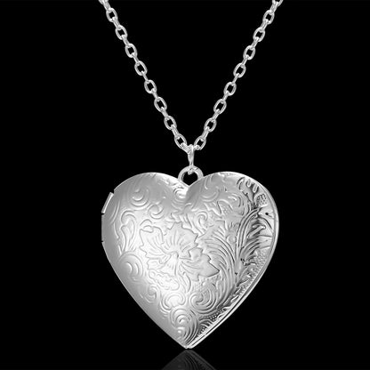 Carved Design Love Necklace Personalized Heart-shaped Photo Frame Pendry Foant Necklace For Women Family Jewelry